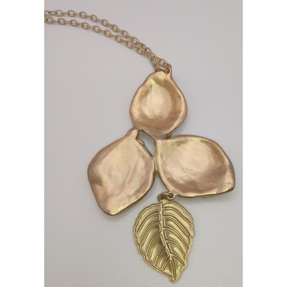 Coldwater Creek Enamel Orange Flower Gold Tone Leaf Pendant Necklace - Picture 8 of 10